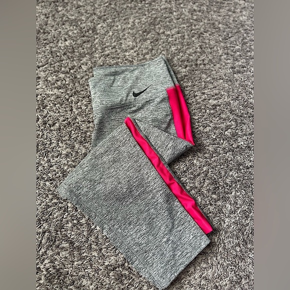 Women’s NIKE Dri-Fit Cropped Pants Gray Heathered Stretch Waist Pull On Size L - Picture 1 of 8